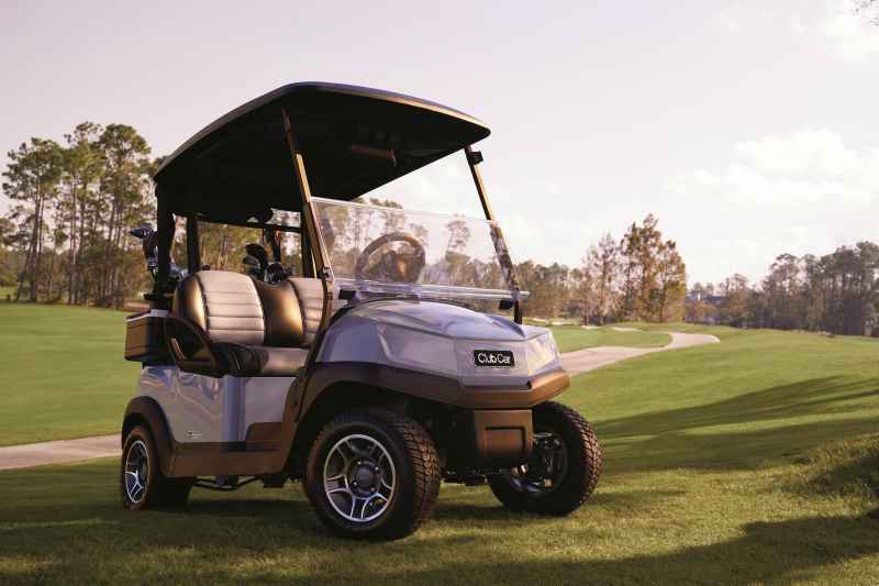来自Club Car的Tempo是一款具有汽车造型和互联技术的新型车队高尔夫球车